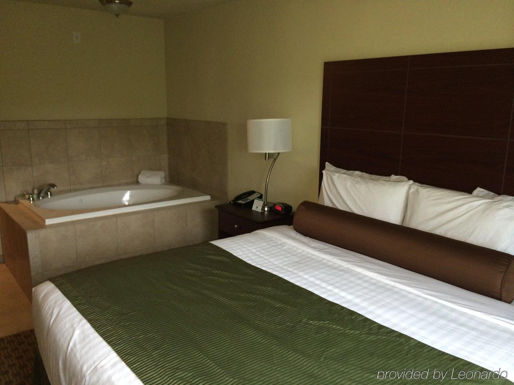 Cobblestone Hotel & Suites - Punxsutawney Bagian luar foto