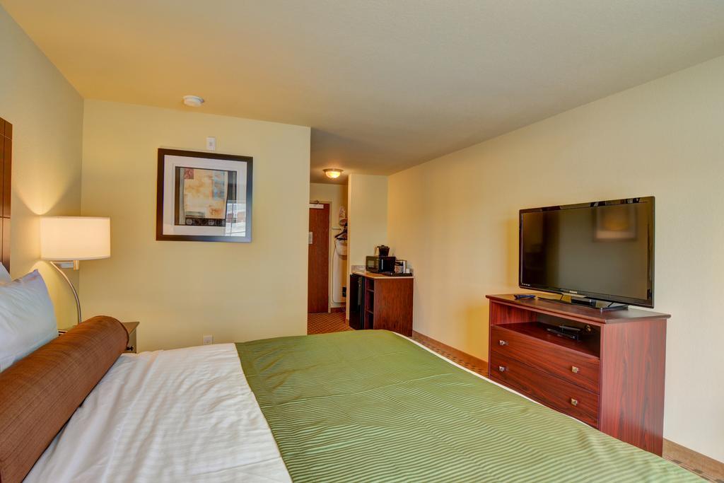 Cobblestone Hotel & Suites - Punxsutawney Bagian luar foto