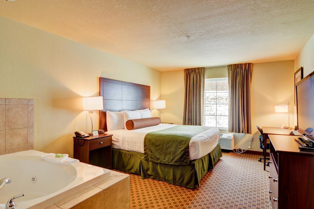 Cobblestone Hotel & Suites - Punxsutawney Bagian luar foto