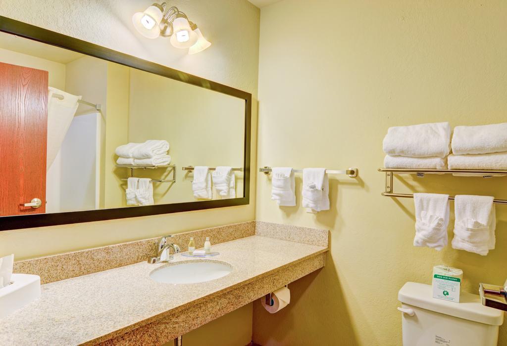 Cobblestone Hotel & Suites - Punxsutawney Bagian luar foto