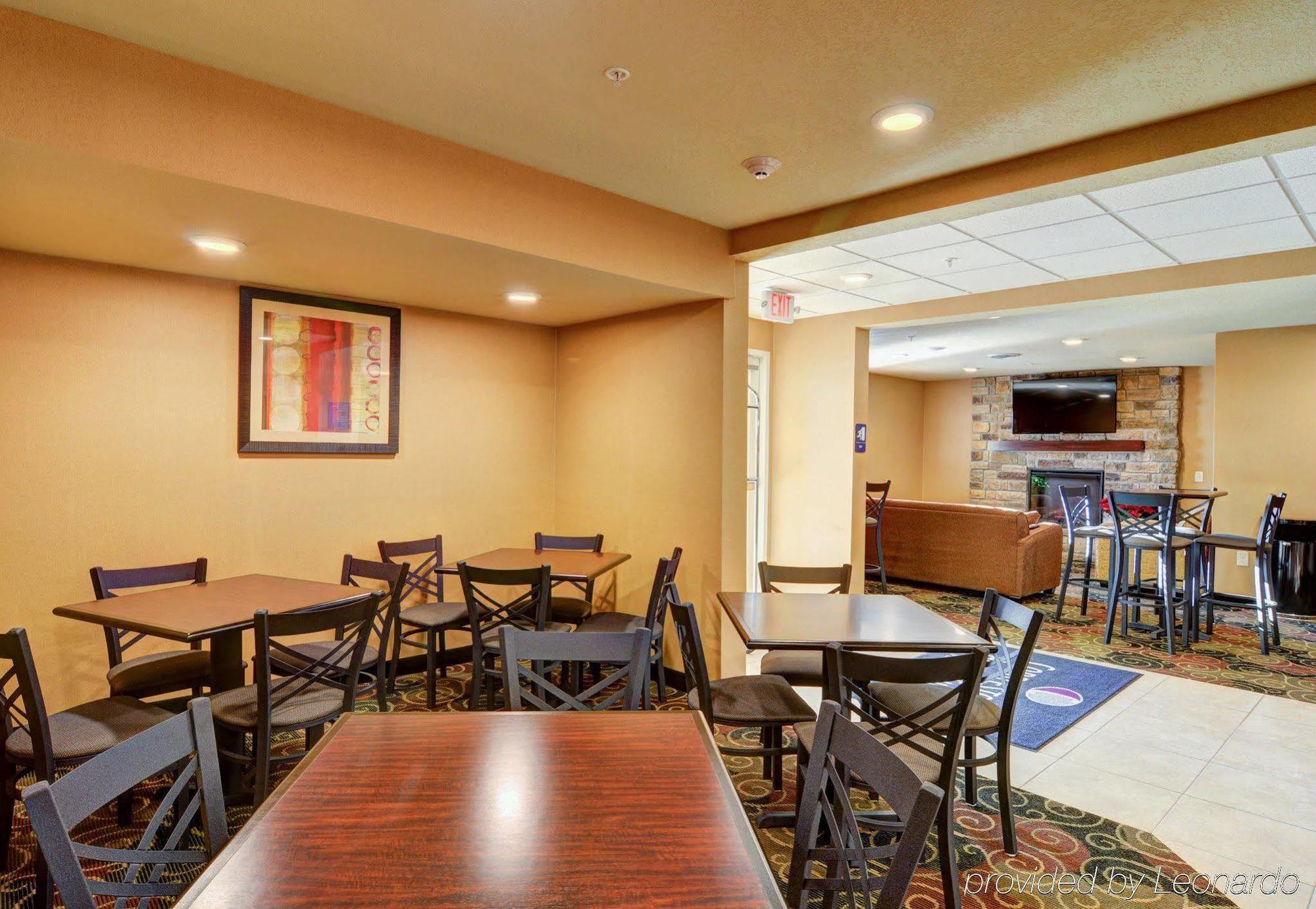 Cobblestone Hotel & Suites - Punxsutawney Bagian luar foto