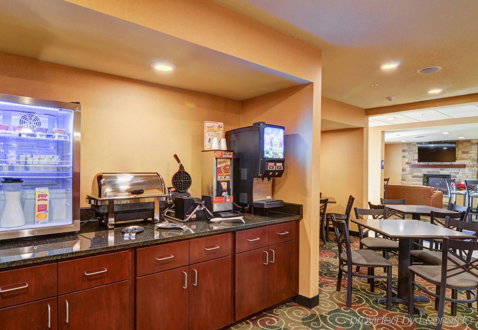 Cobblestone Hotel & Suites - Punxsutawney Bagian luar foto