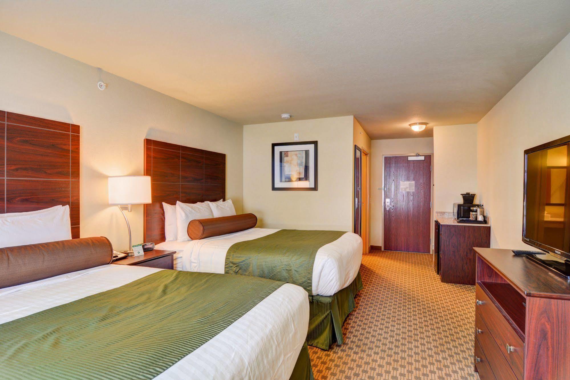 Cobblestone Hotel & Suites - Punxsutawney Bagian luar foto