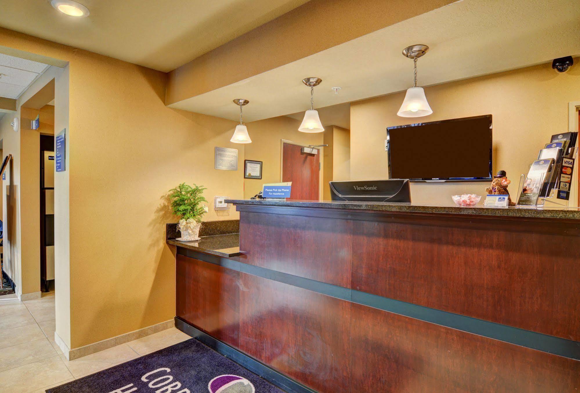 Cobblestone Hotel & Suites - Punxsutawney Bagian luar foto