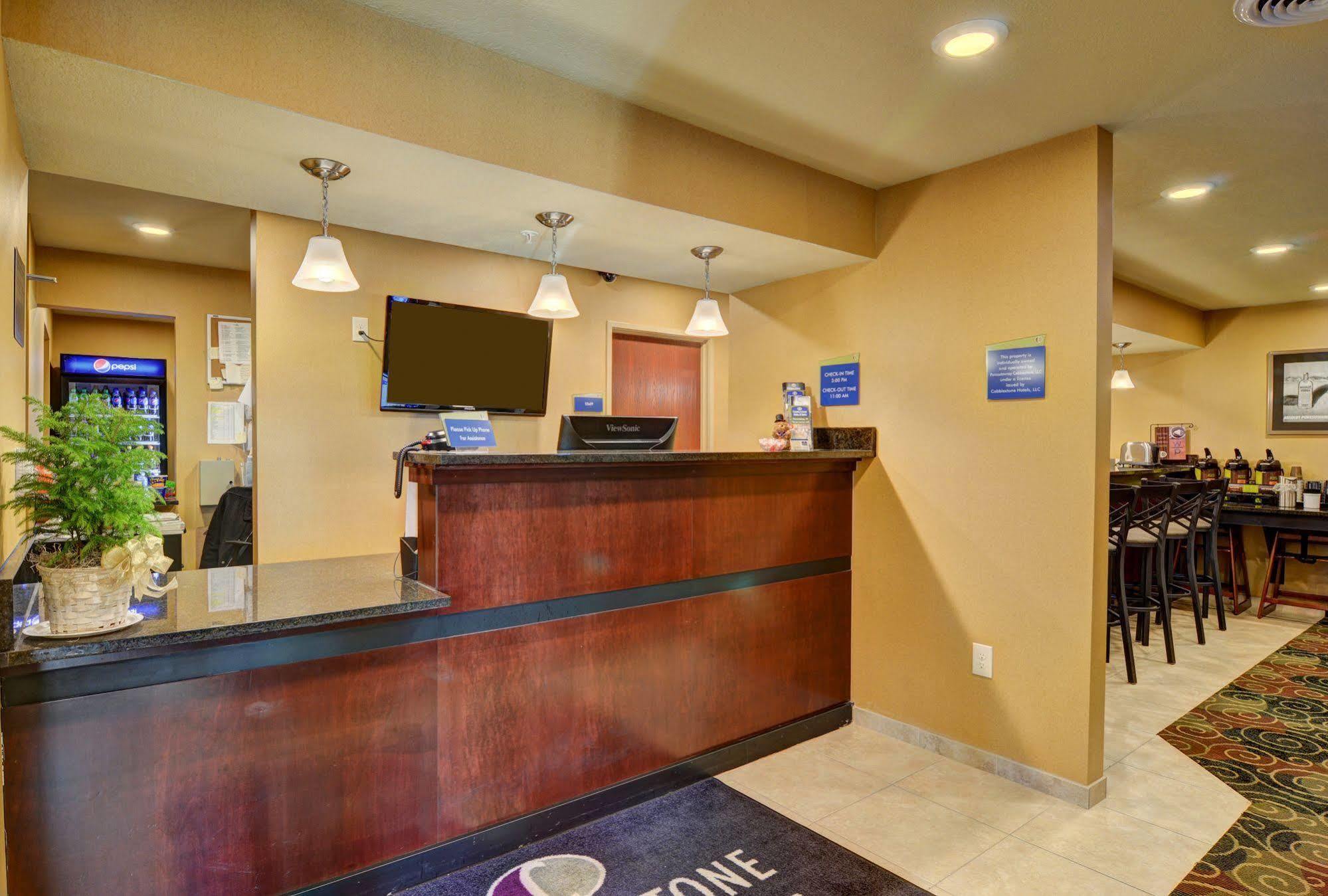 Cobblestone Hotel & Suites - Punxsutawney Bagian luar foto