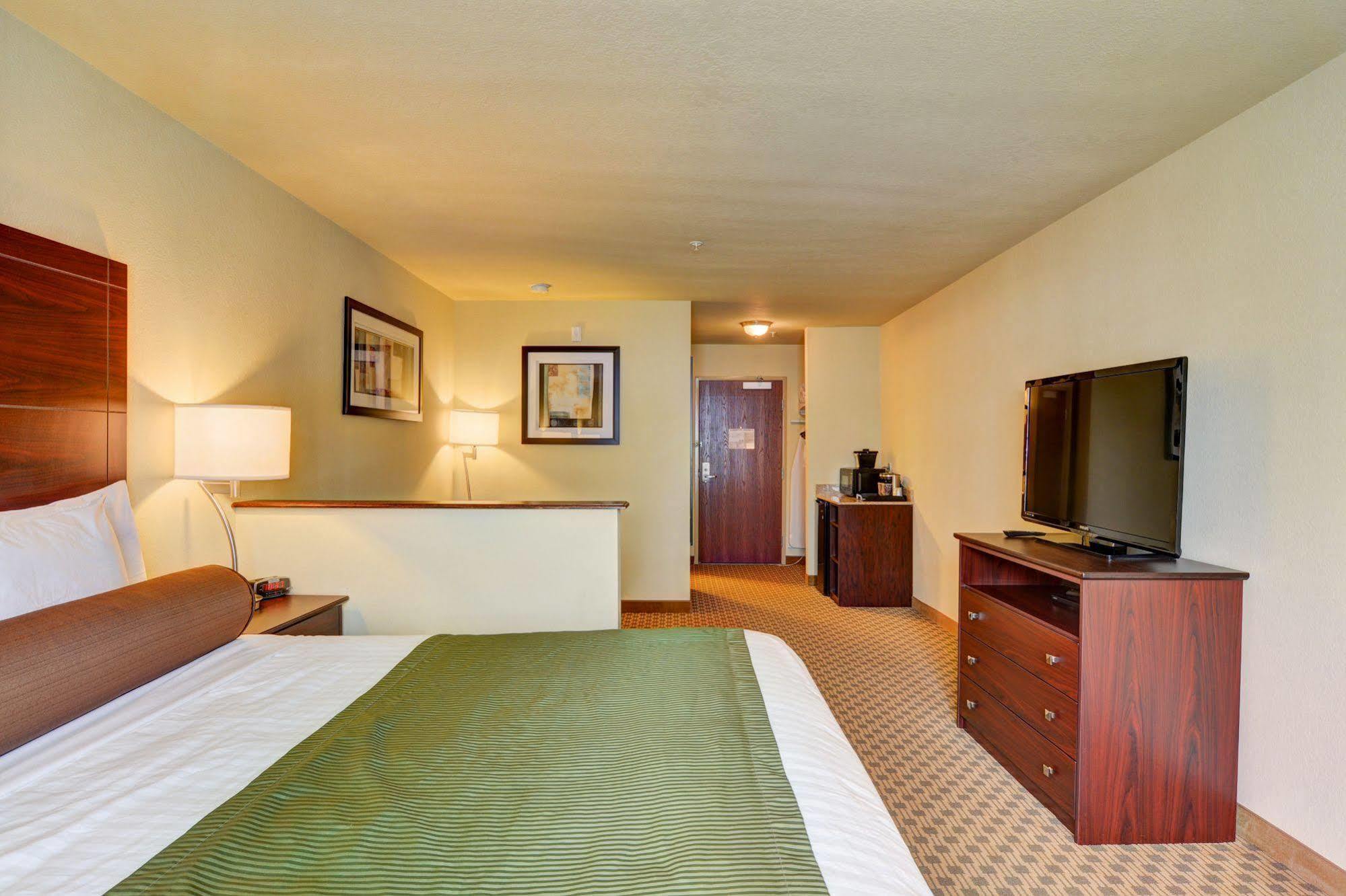 Cobblestone Hotel & Suites - Punxsutawney Bagian luar foto