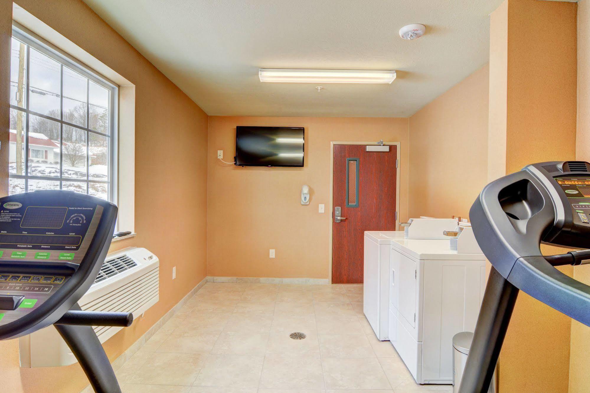 Cobblestone Hotel & Suites - Punxsutawney Bagian luar foto